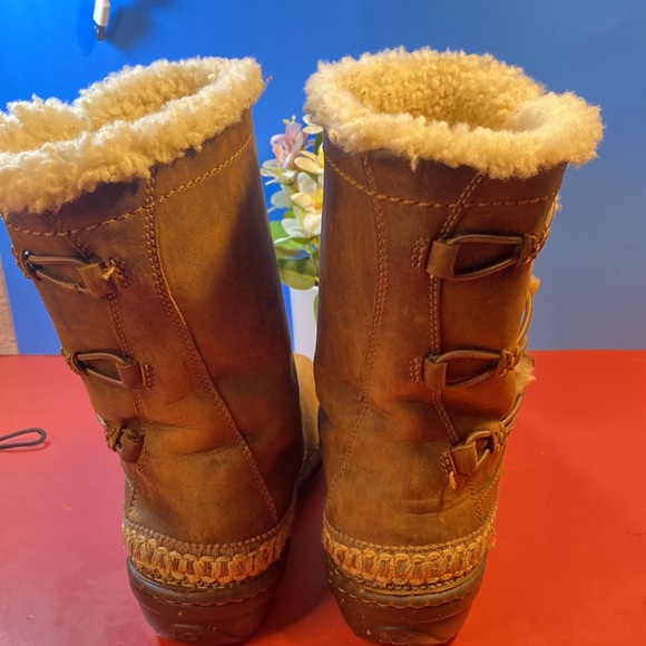 Ugg boots SZ 7 - Picture 3 of 7